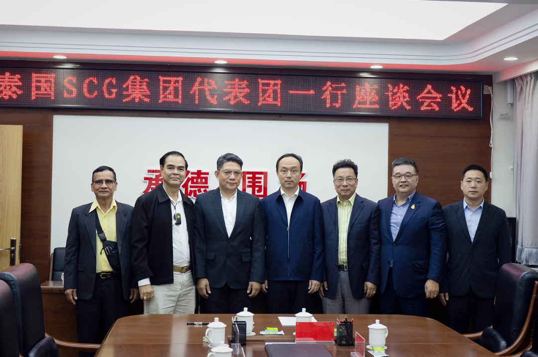 ▲圍場縣政府商務(wù)座談會(huì)議